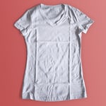 T-Shirt Donna Scollo V - Mockup