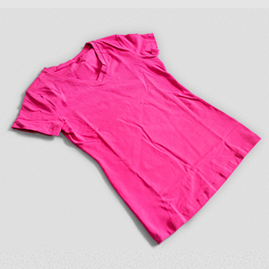 T-Shirt Donna Scollo V - Mockup