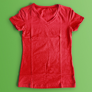 T-Shirt Donna Scollo V - Mockup